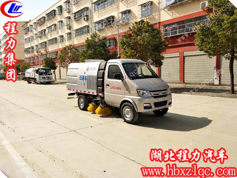 “麻雀雖小五臟俱全”的長(zhǎng)安掃路車，適用于窄路段使用