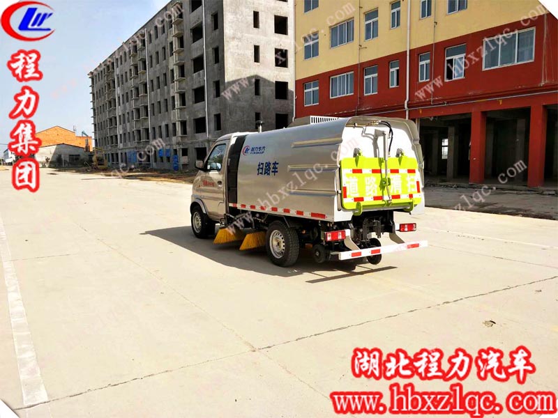 “麻雀雖小五臟俱全”的長(zhǎng)安掃路車，適用于窄路段使用