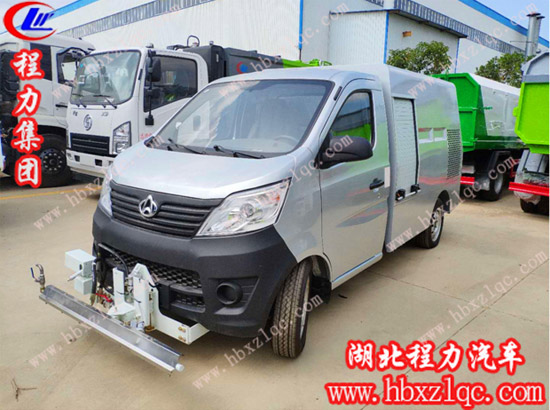 湖北程力專用汽車有限公司長(zhǎng)安路面養(yǎng)護(hù)車做城市環(huán)境好幫手！