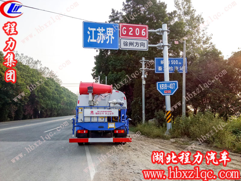 程力集團(tuán)東風(fēng)145噴霧車一路跋山涉水、飄洋過海順利抵達(dá)大連