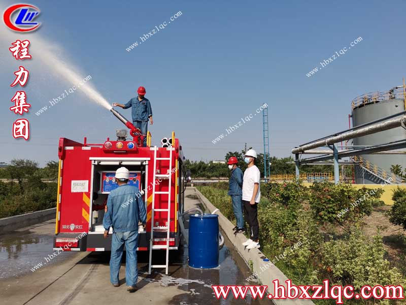 千里迢迢，程力集團(tuán)東風(fēng)多利卡泡沫消防車，成功交付于江蘇鹽城客戶手中